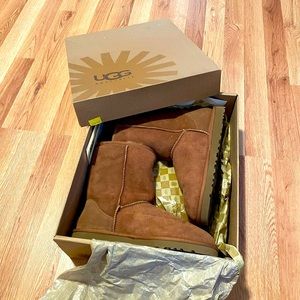 Ugg Classic Short Boots in Chestnut